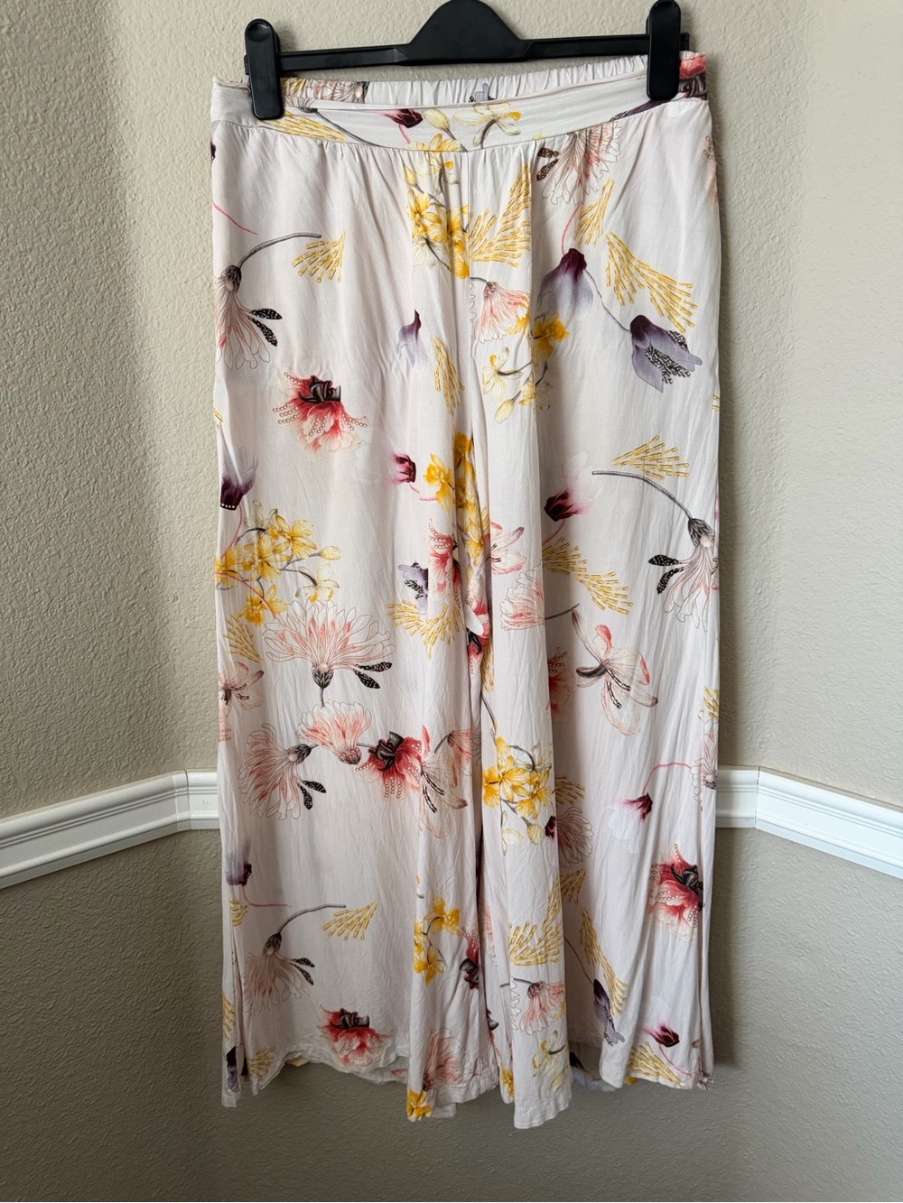 Unk Cream Floral Elastic Waist Skirt